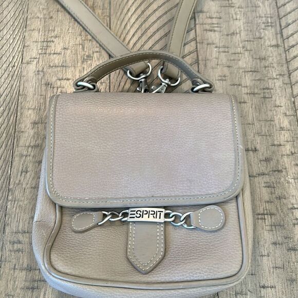 Espirit Vegan Imprinted Leather Look Crossbody and Easy Snap Convenience! ✈️ 🌆 - Picture 8 of 17